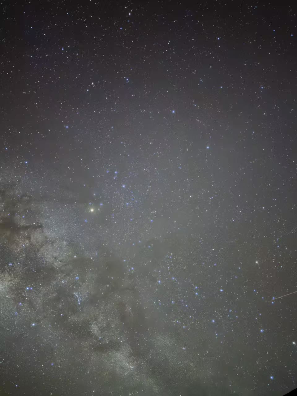A clear starfield above Hawaiʻi Island