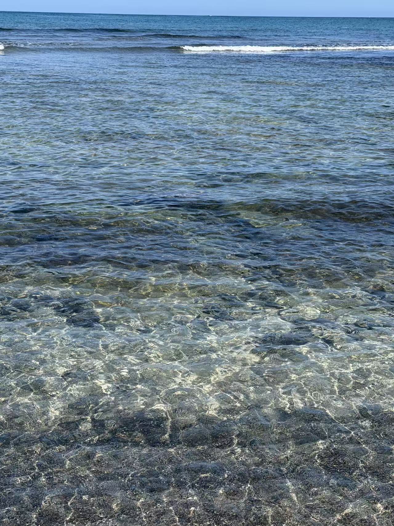 Lava tide pools beside the ocean